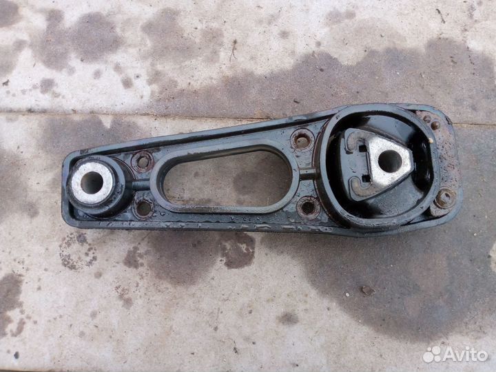 Опора МКПП двигателя 1.6 K4M Renault Duster 1