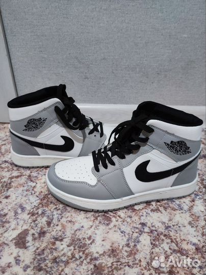 Кроссовки джордан на 38 р-р