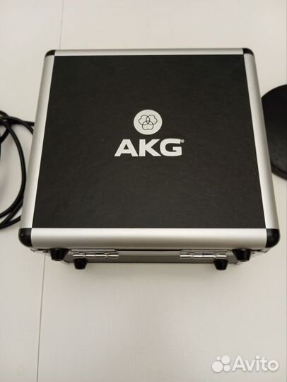 Студийный микрофон akg p220