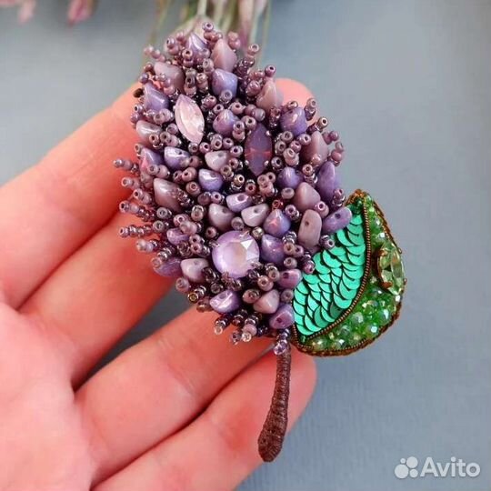 Брошь из бисера Веточка Сирени Цветущая Сирень