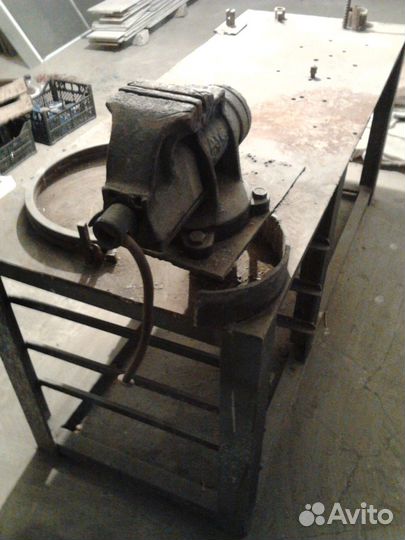 Стол слесарный металлический