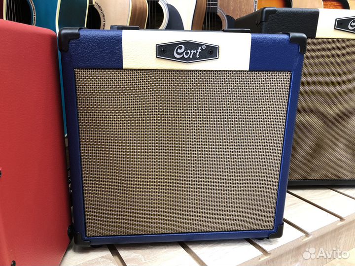 Комбоусилитель гитарный Cort CM15R 15Вт