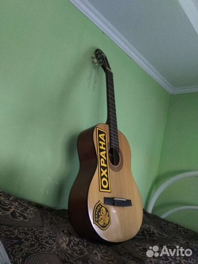 Акустическая гитара