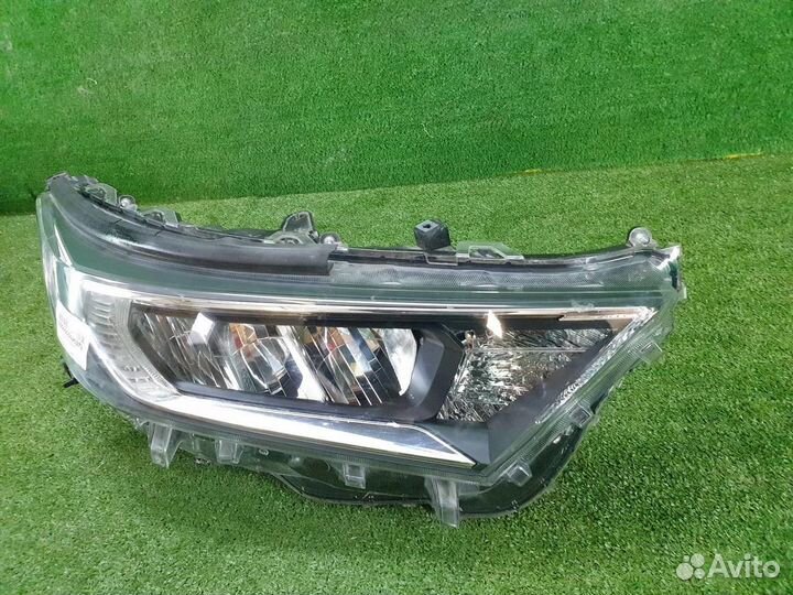 Фара правая Toyota RAV4
