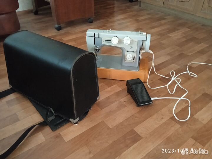 Швейная машинка Подольск 142, электрическая