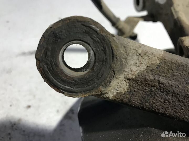 Кулак передний левый Kia Rio 3