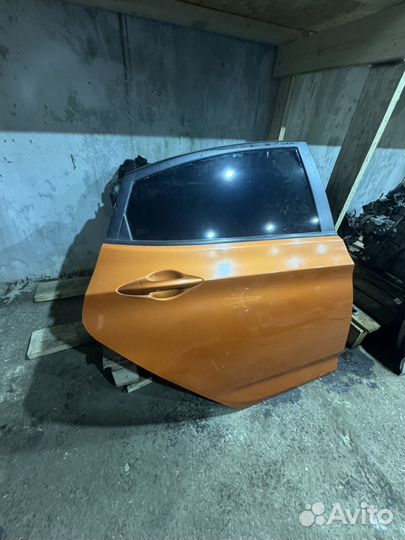 Задняя правая дверь на hyundai solaris 1 седан