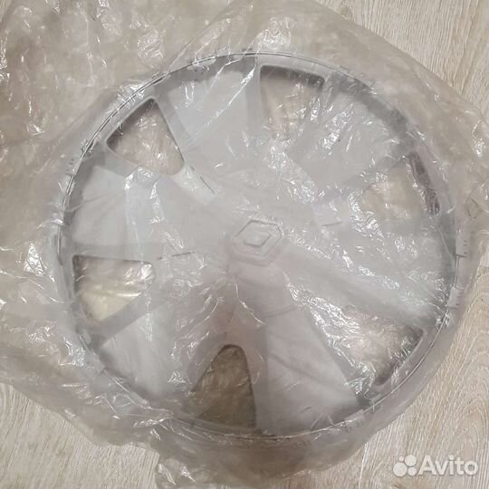 Колпак на Renault r15