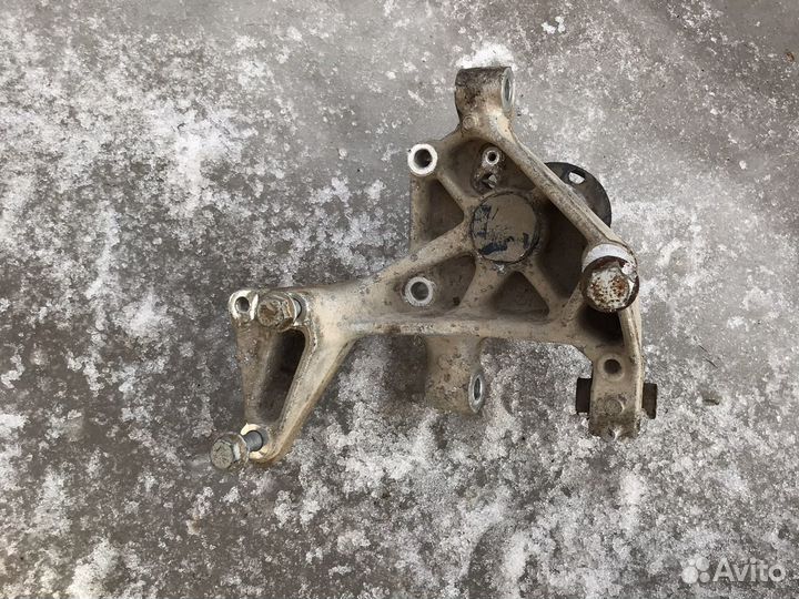 Кулак задний шкода ети