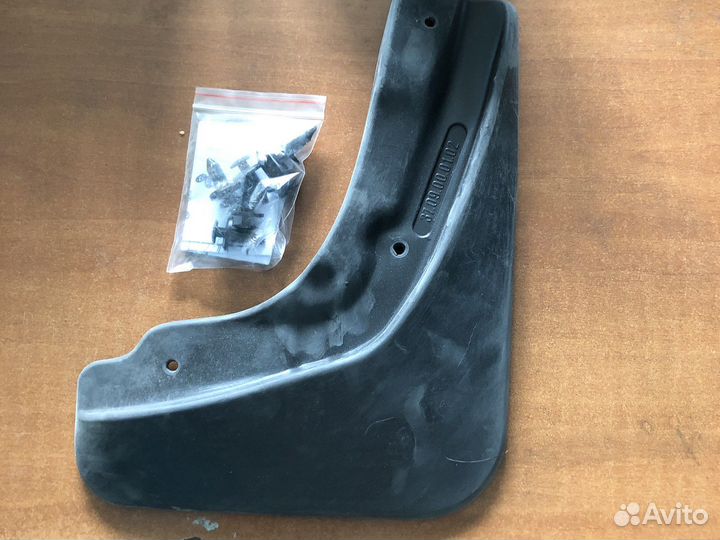 Брызговик передний правый opel zafira