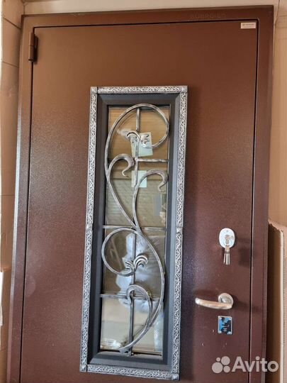 Дверь входная дизайнерская новая