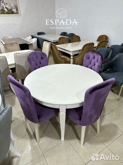 Стол и стулья