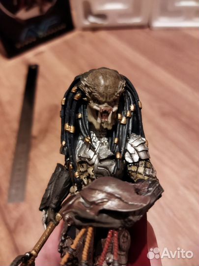 Старший хищник - Коллекционная фигурка