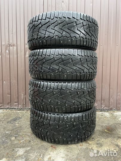 Pirelli Ice Zero 275/40 R20