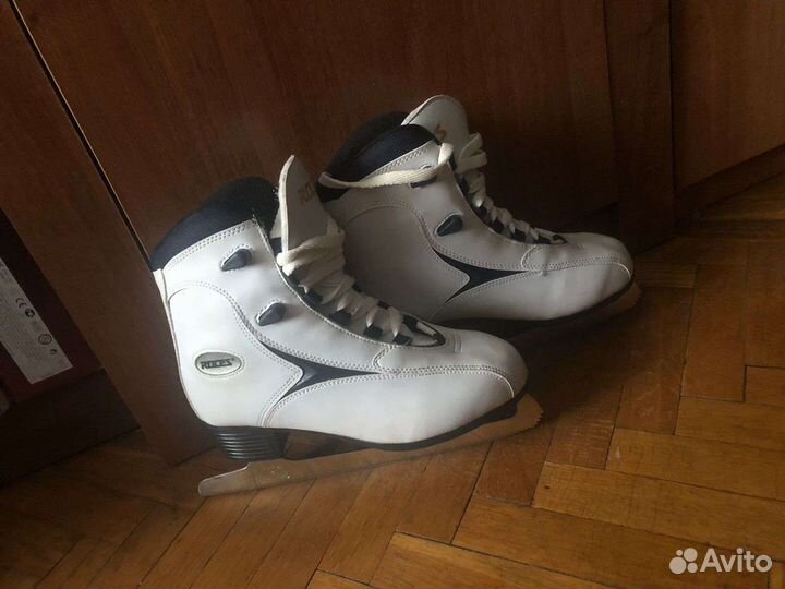 Коньки фигурные женские