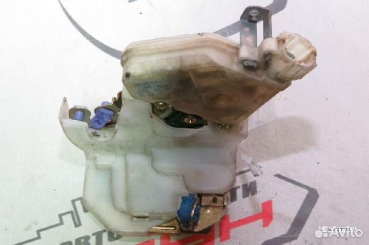 Замок двери nissan mazda. familia VAN presage prim