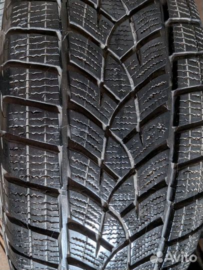 Goodyear UltraGrip Ice 225/60 R18 104T