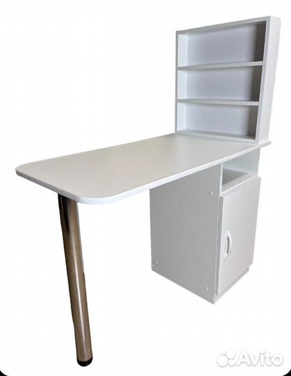 Маникюрный стол