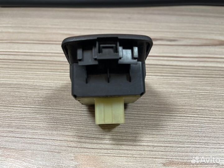 Блок управления стеклоподъемниками передний левый