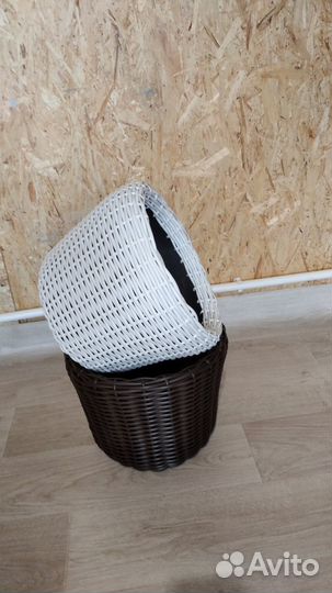 Кашпо из искусственного ротанга