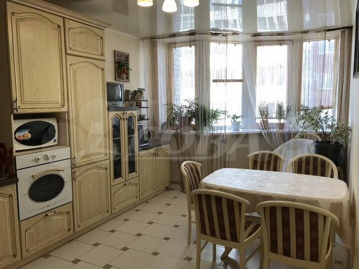 3-к. квартира, 108 м², 9/9 эт.