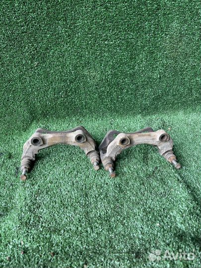 Скоба переднего суппорта VW Passat B5