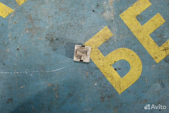 Реле топливного насоса Opel Vectra B