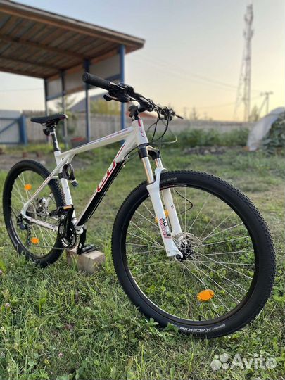 Велосипед GT avalanche elite 27.5,L