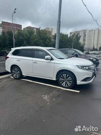 Mitsubishi Outlander 2.4 CVT, 2022, 9 785 км