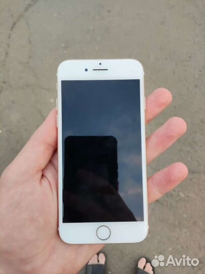 Телефон iPhone 7