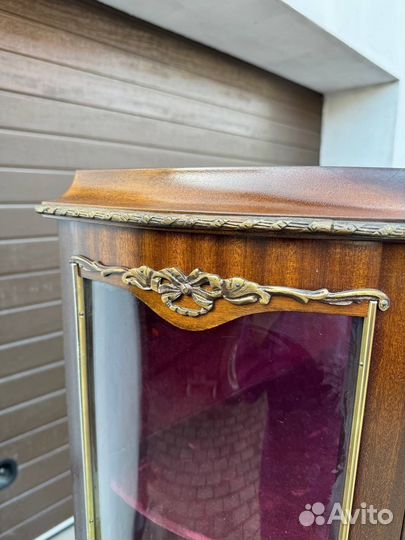 Антикварная витрина