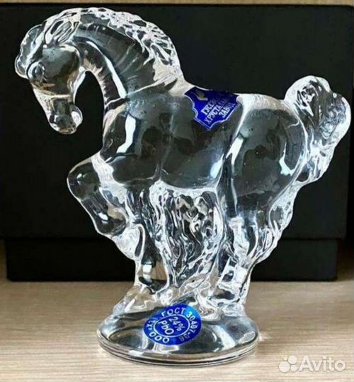 Статуэтка конь