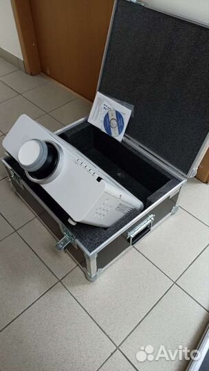 Видео проектор Panasonic PT-EX600 с кейсом