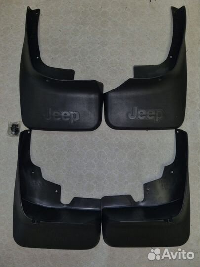 Брызговики jeep grand cherokee wk1