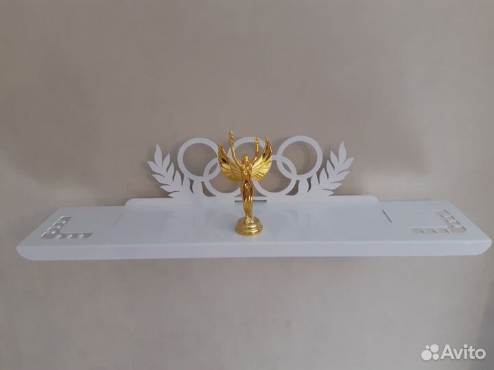 Медальница с полкой из стали