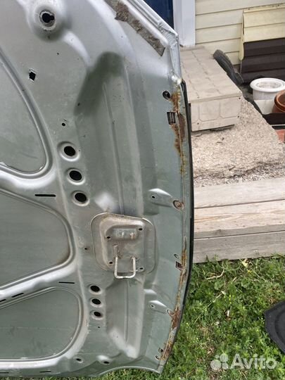 Капот на приору