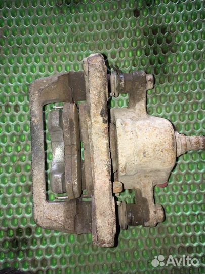 Суппорт задний левый Hyundai Sonata EF G4GC 2009