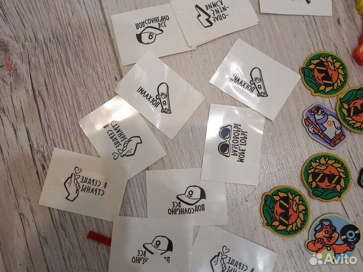 Наклейки переводилки тиктокеры лента