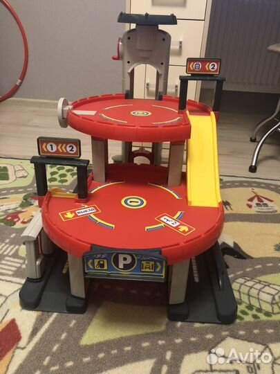 Большой гараж фирмы ELC. Трек