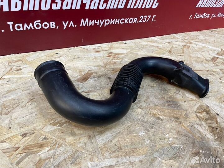Патрубок воздушного фильтра Renault Logan