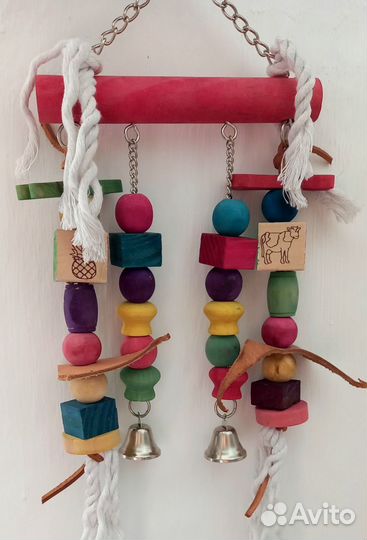 Игрушка для попугаев