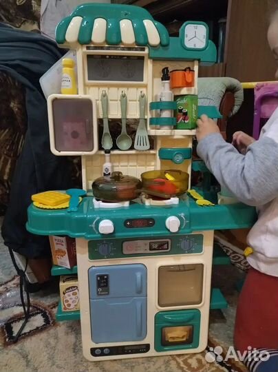 Детская игровая кухня с водой,светом.звук.Новая
