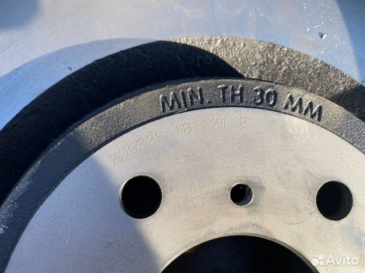 Диск тормозной передний новый - 2 шт Infiniti Q50