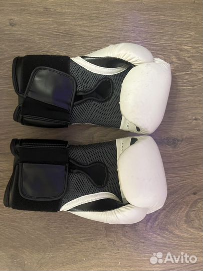 Боксерские перчатки everlast 10 oz