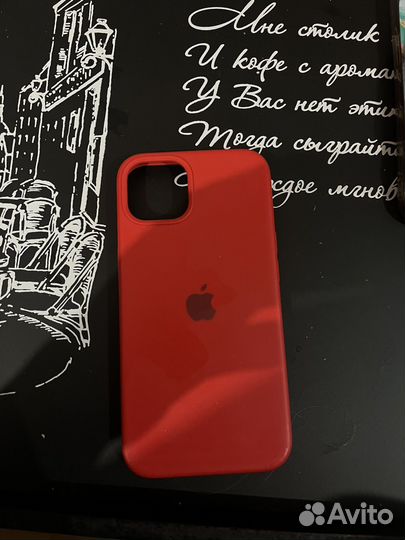 Чехлы на iPhone 13