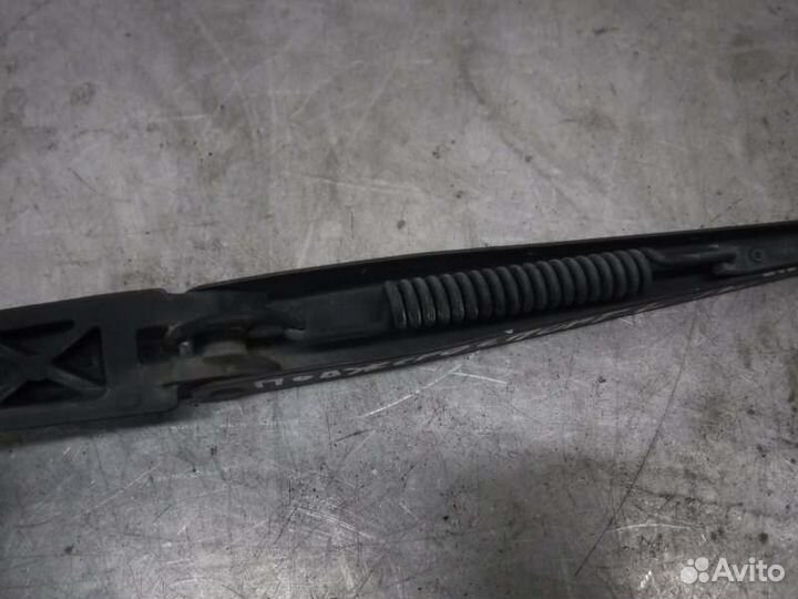 Поводок дворника передний левый Mitsubishi Pajero