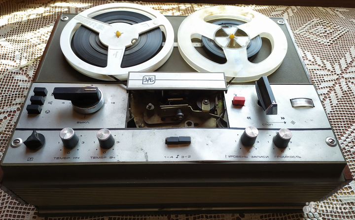 Магнитофон катушечный 