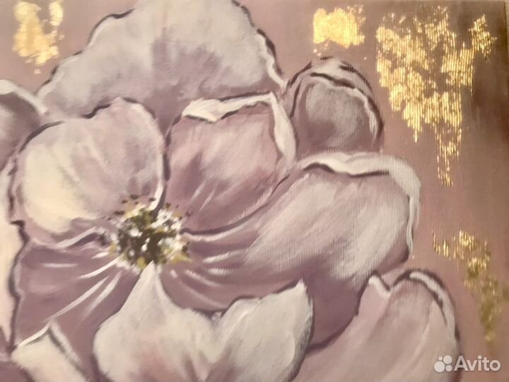 Цветок картина в интерьер с золотом