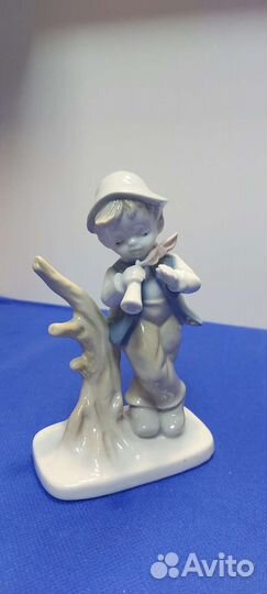 Статуэтка антикварная мальчик с дудочкой