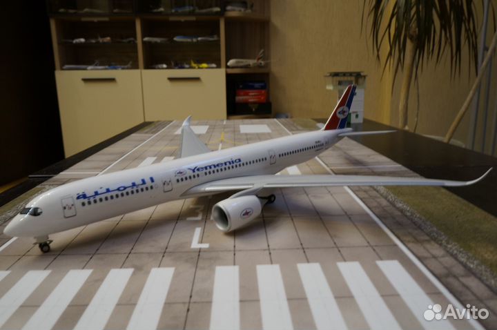 Модель самолета А-350 в масштабе 1:200